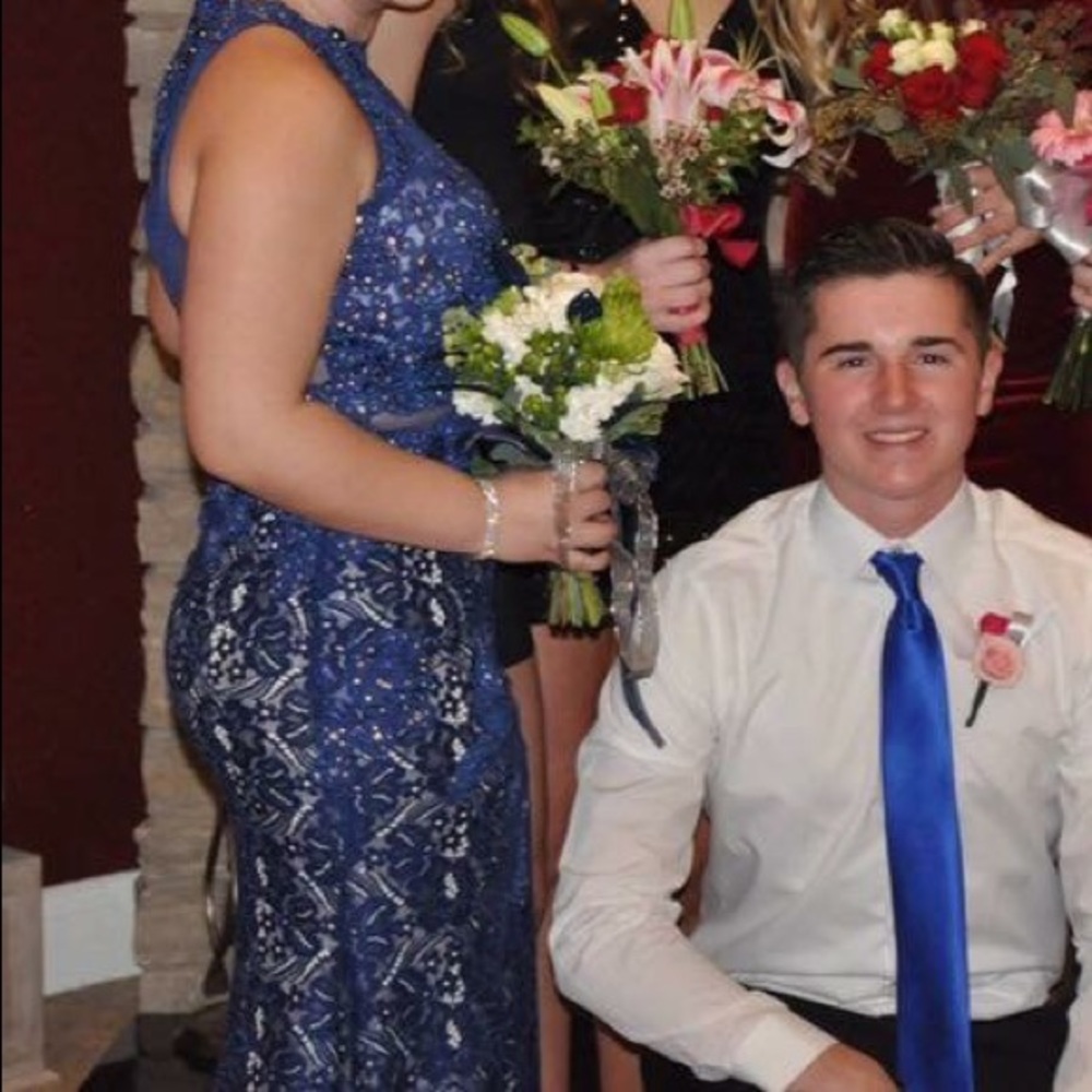 Dress - Picture 3 of 3